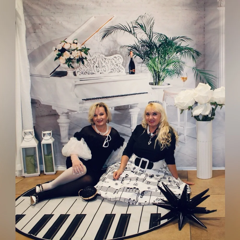 White piano vinyl background size 10x6,5 feet
